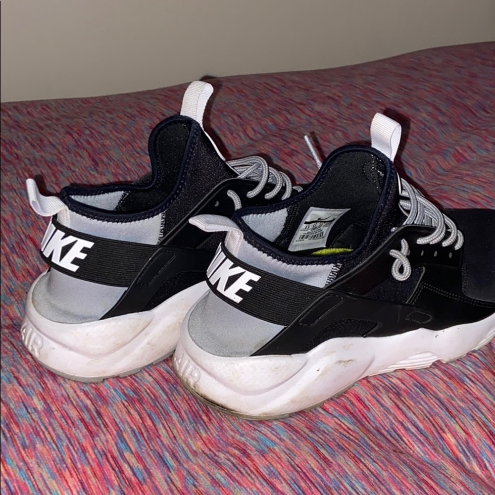 Shoes - Picture 2 of 2